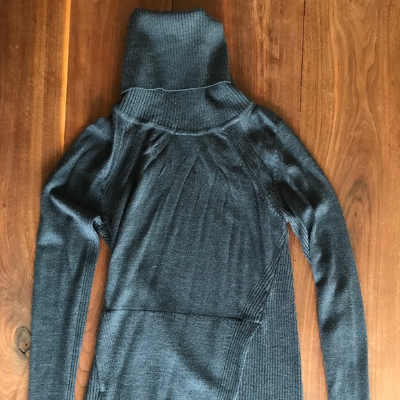 lululemon athletica Sweaters - Lululemon fine gauge turtleneck sweater excellent size 4